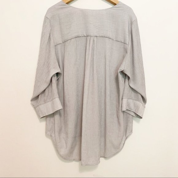 CJ Banks V Neck Button Crepe Textured Blouse 1X - Picture 4 of 8